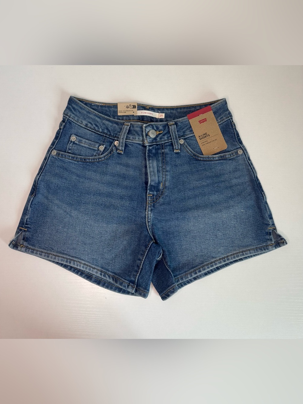Levi’s A-Line Denim Shorts Women’s Size 25 Mid Rise Light Wash Jean Shorts New